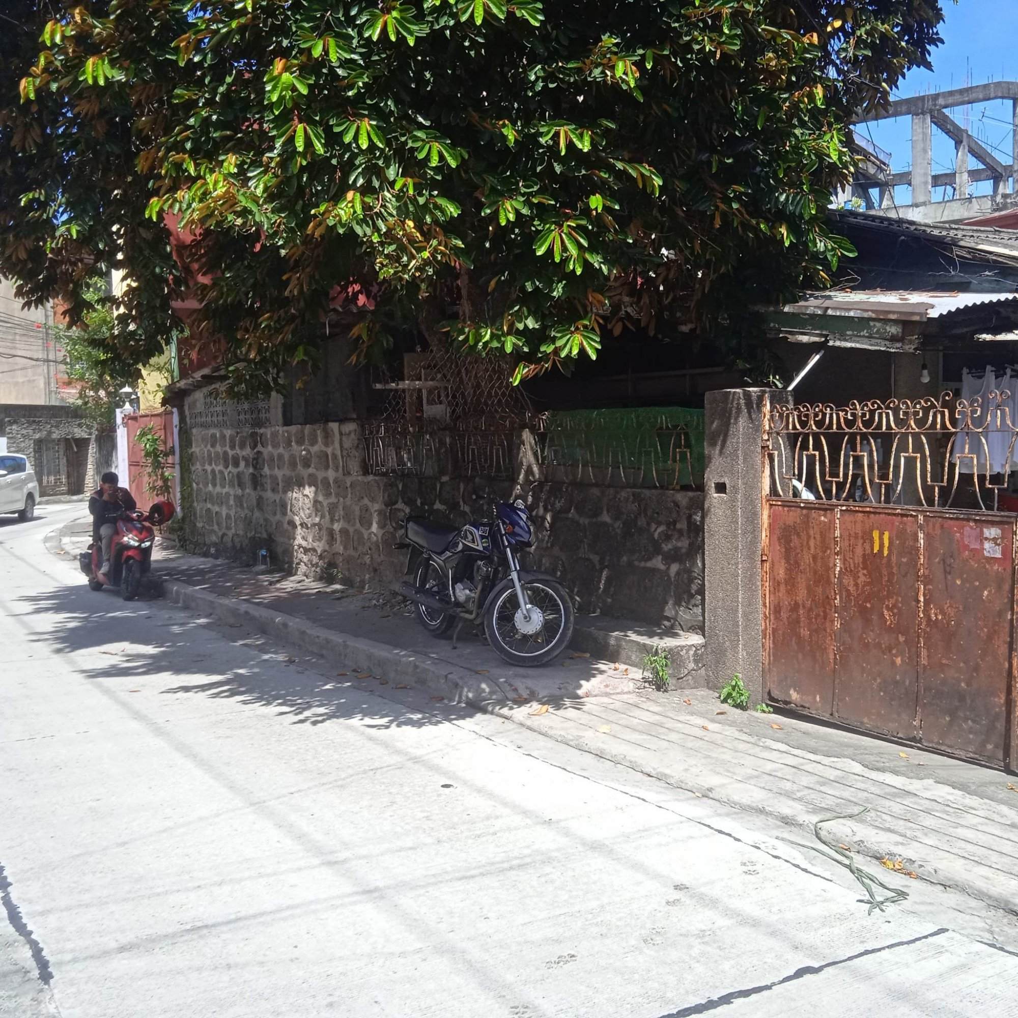 FOR SALE! 409 sqm Residential lot with Ancestral House at Project 4, QC